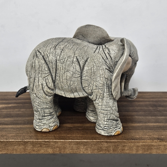 Tuskers "Love Entwined " Elephant Figurine - Picture 3 of 6